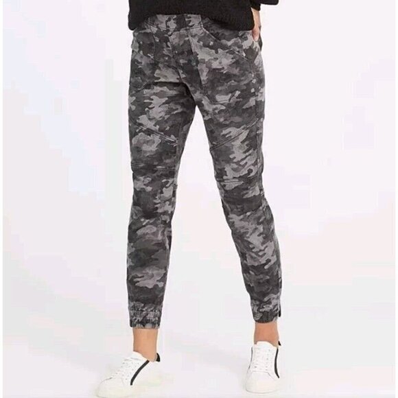 Spanx Stretch Mid Rise Twill Jogger Pants Black Wash Camo Women's Size M Cargo - Picture 1 of 13